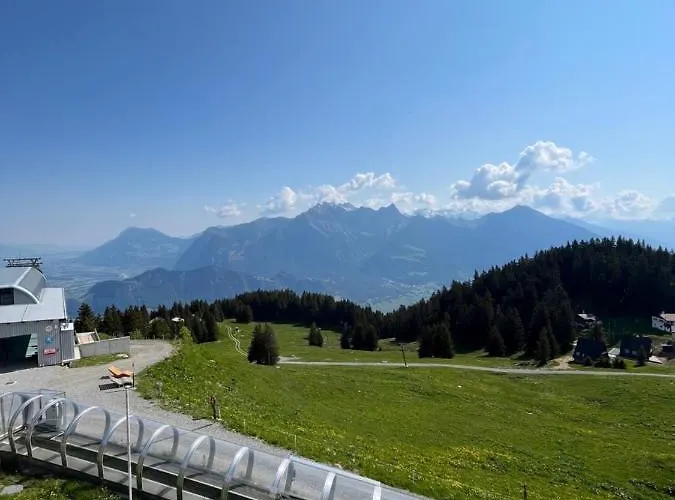 Berggasthaus Zanuz Hotel