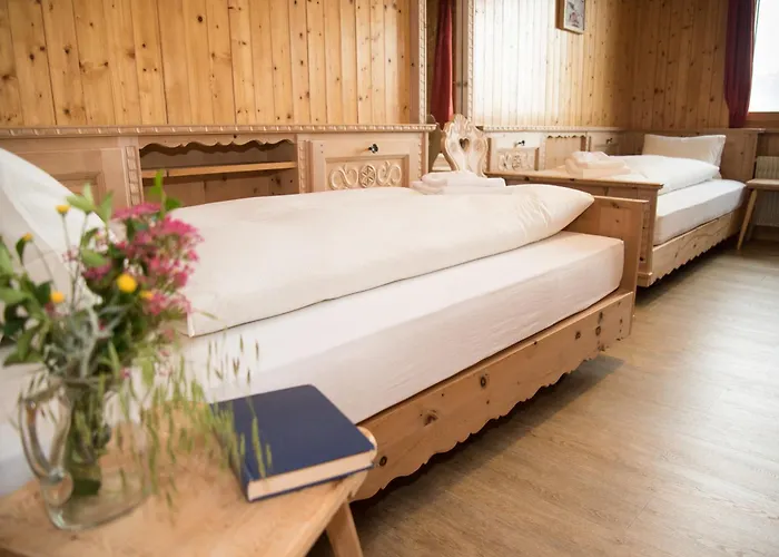 Berggasthaus Zanuz Hotel