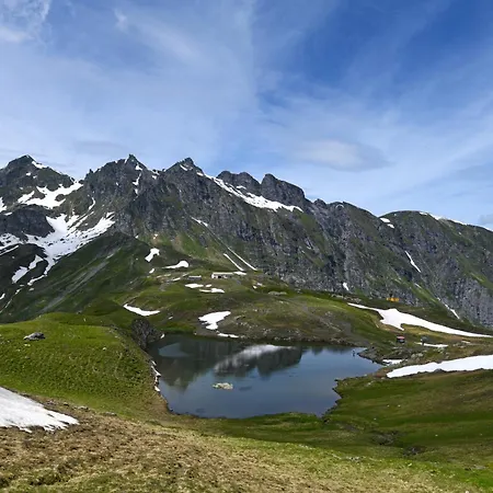 فندق Berggasthaus Zanuz *