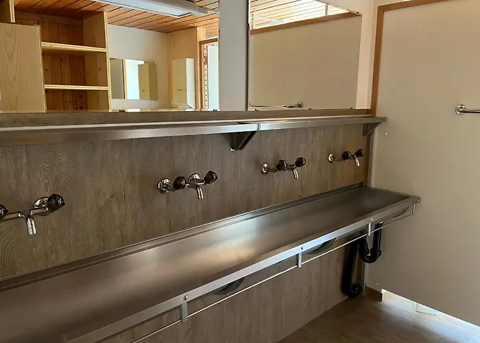 فندق Berggasthaus Zanuz *